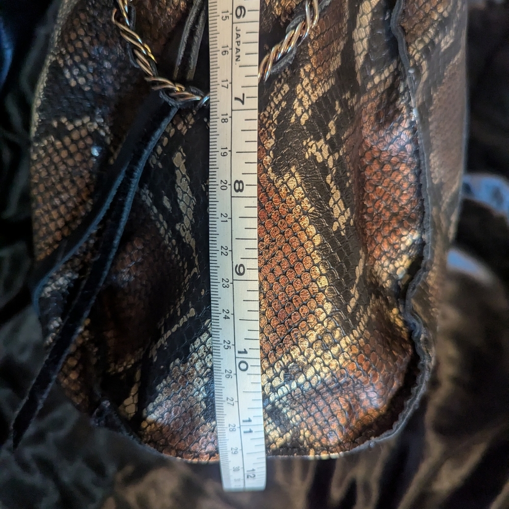 Chic Snakeskin Pattern Tote Bag - image 7